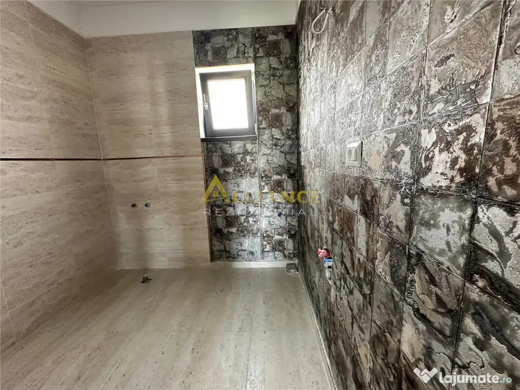 4 camere 3 bai teren 380 m2 Zona linistit 