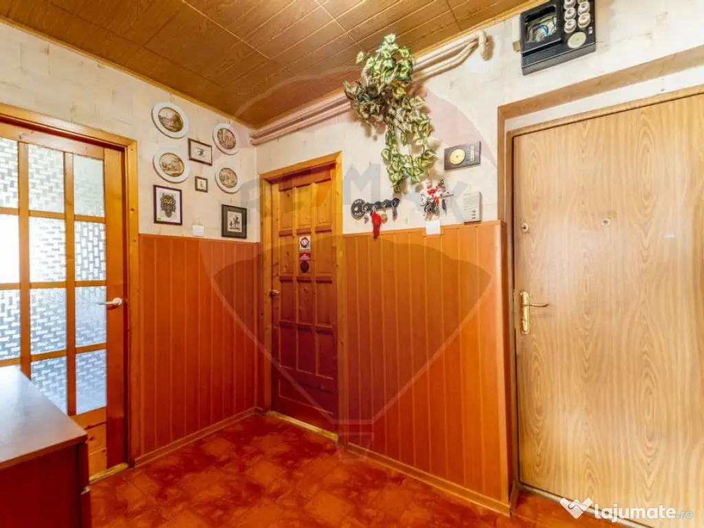 Apartament cu 3 camere in zona Grădiște 