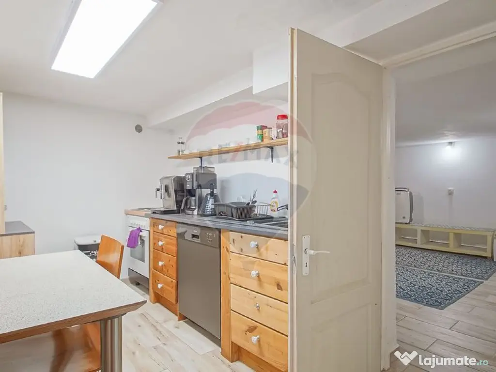 Spaţiu birouri în casă, 100 mp, zona regiunilor, lâng...