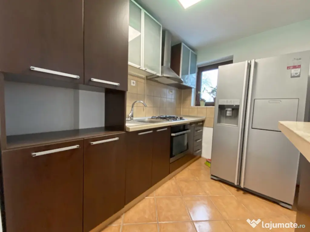 Casa P+M cu teren 162 mp - situata pe malul lacului Fundeni 