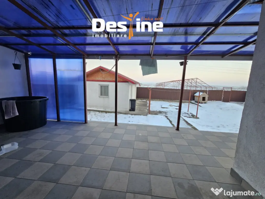 Casa cu etaj si mansarda, 7.200 mp teren, in comuna Probota 
