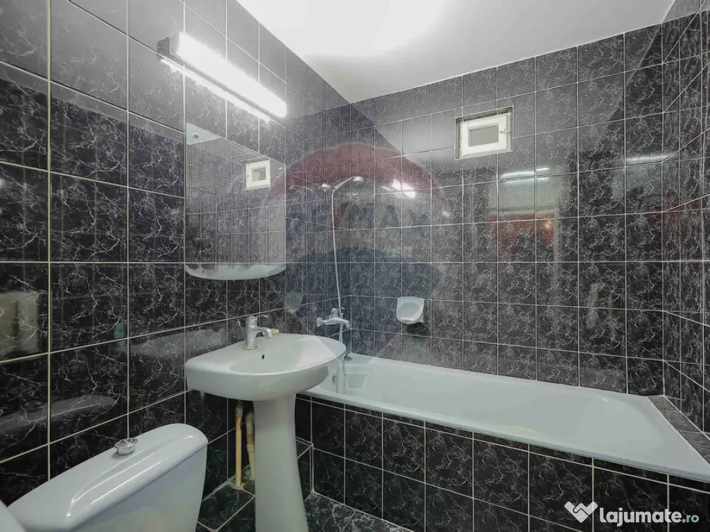 Apartament cu 3 camere de vânzare, în zona Dragoș Vodă