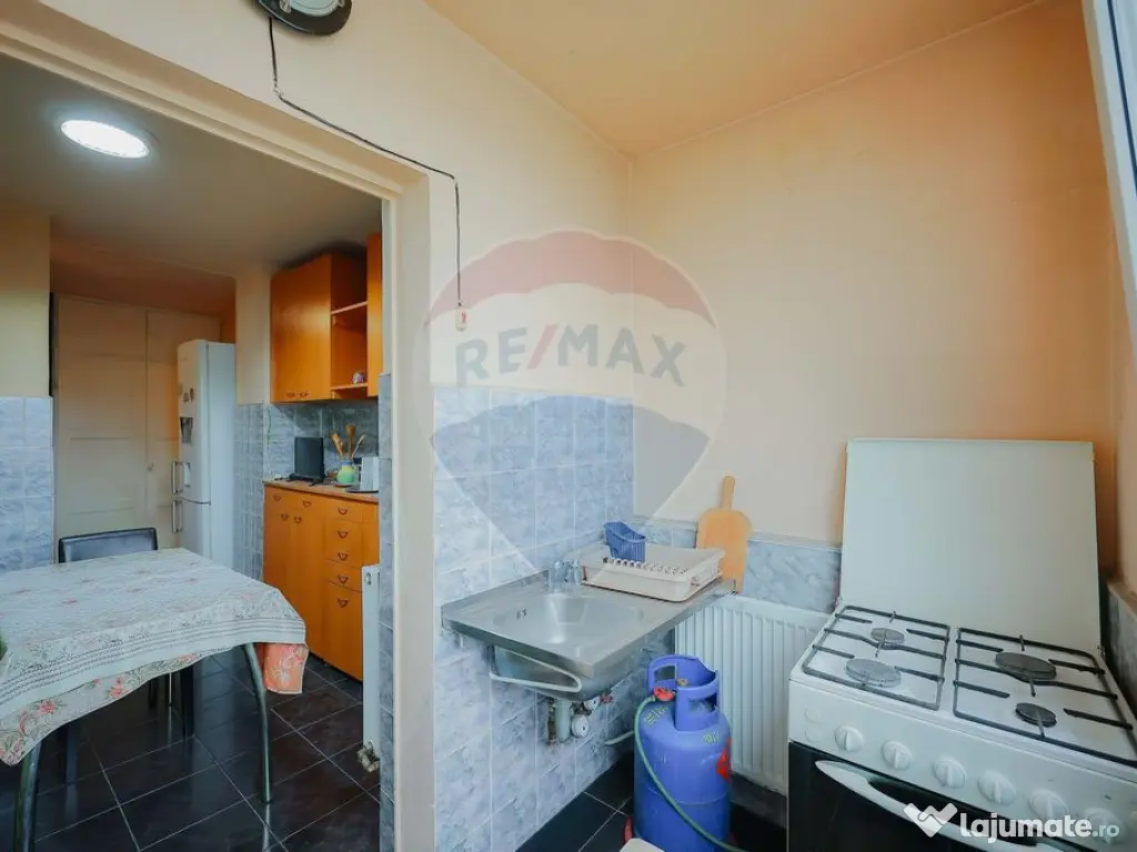 Apartament cu 3 camere de vânzare, în zona Dragoș Vodă