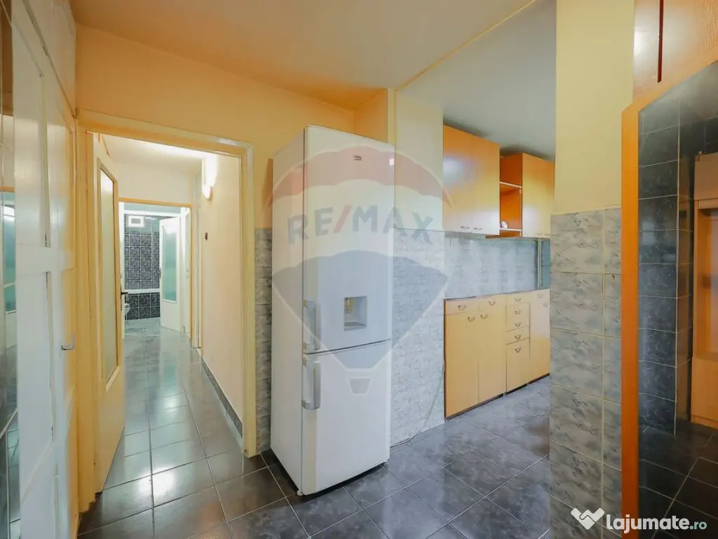 Apartament cu 3 camere de vânzare, în zona Dragoș Vodă