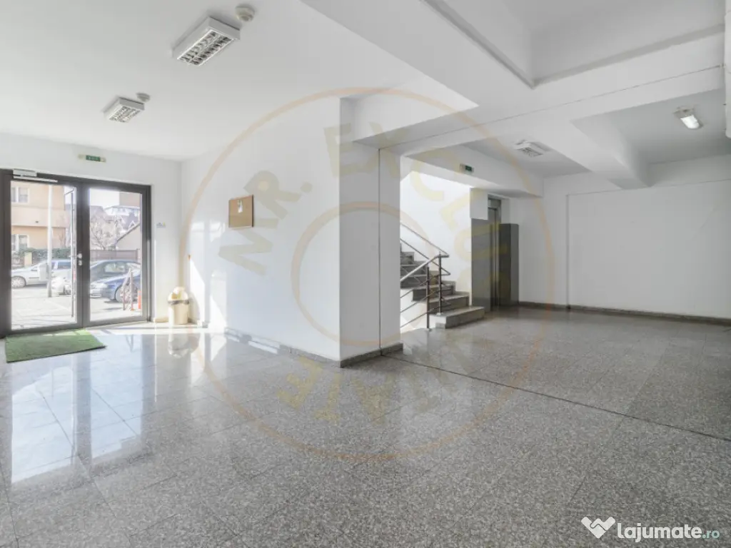 Apartament decomandat cu curte proprie de 170 mp