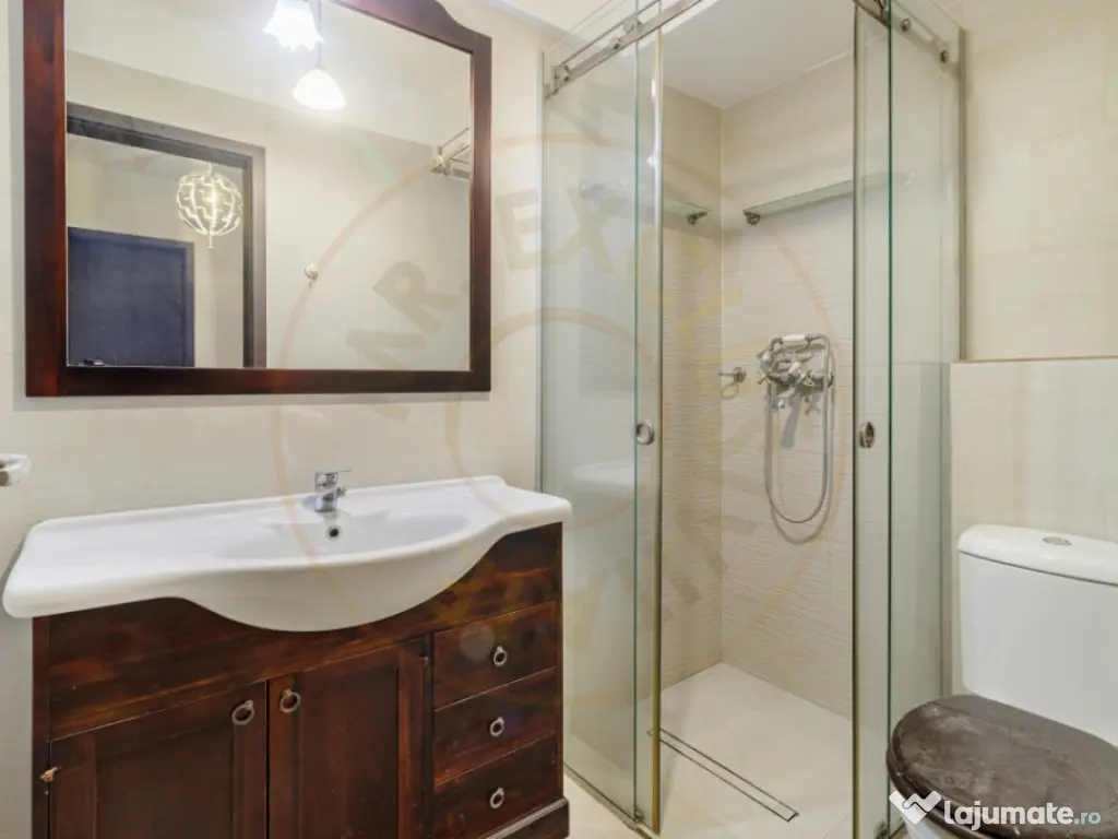 Apartament decomandat cu curte proprie de 170 mp