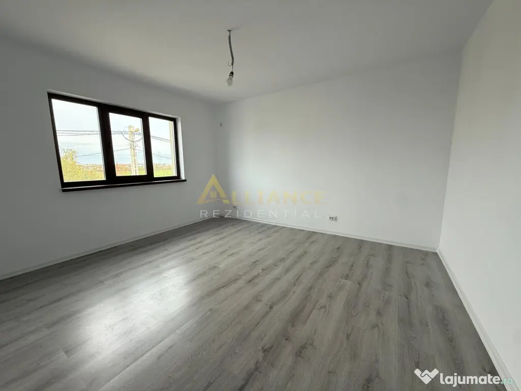 4 camere 2 bai 320mp teren