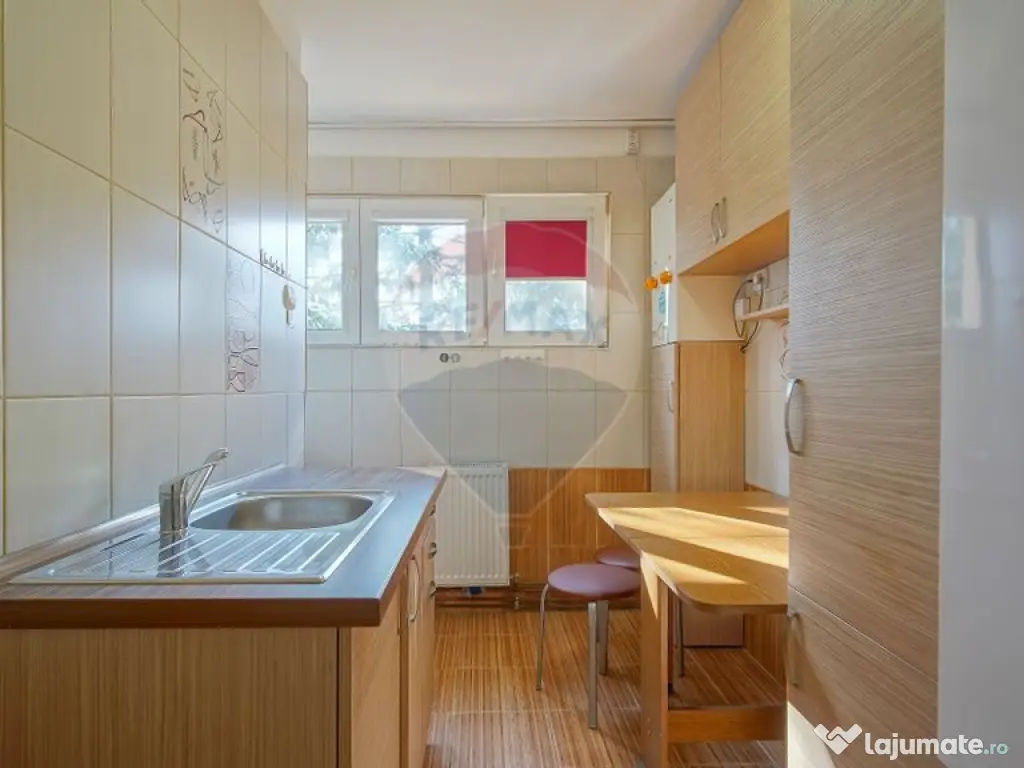 Apartament 2 cam de închiriat în Astra 
