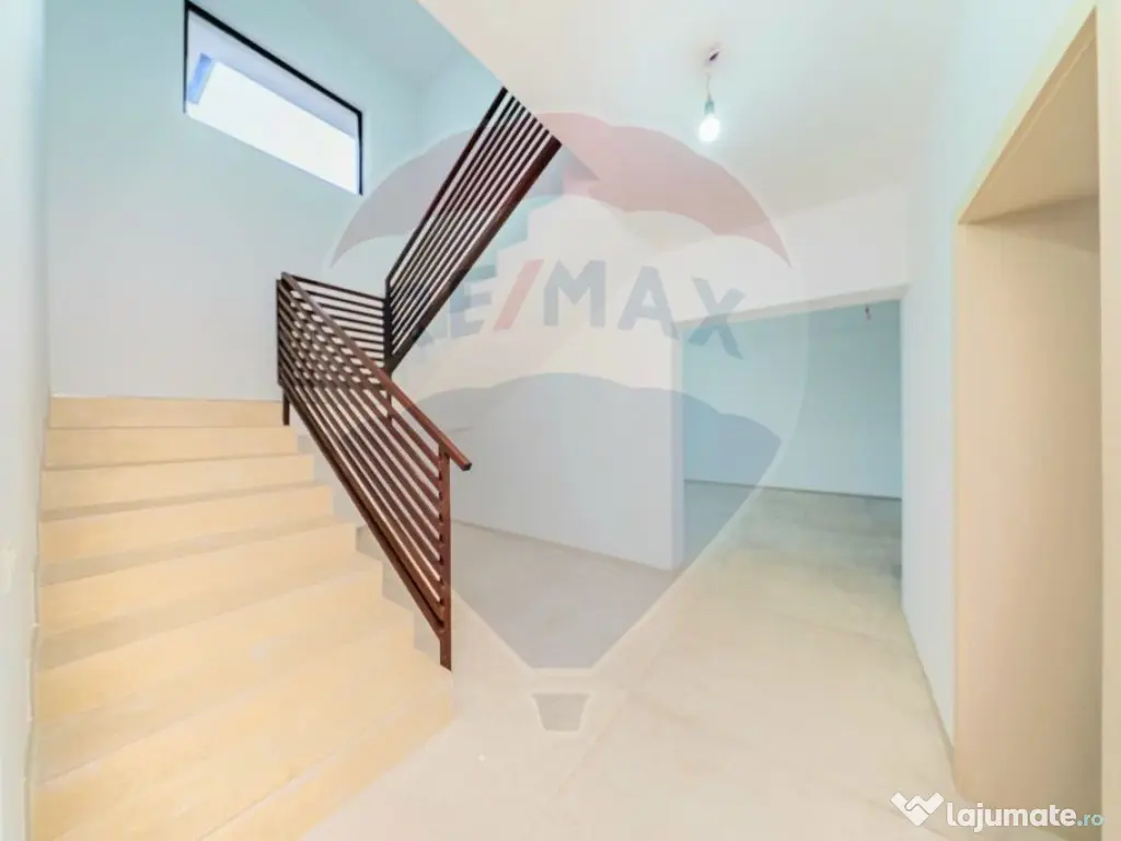 Vilă de Lux 358 mp – Ideal Rezidențial sau Sediu Firm... 