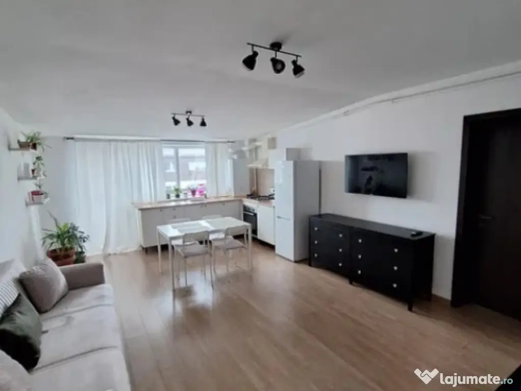 Apartament 2 camere, semidecomandat - zona Sanpetru