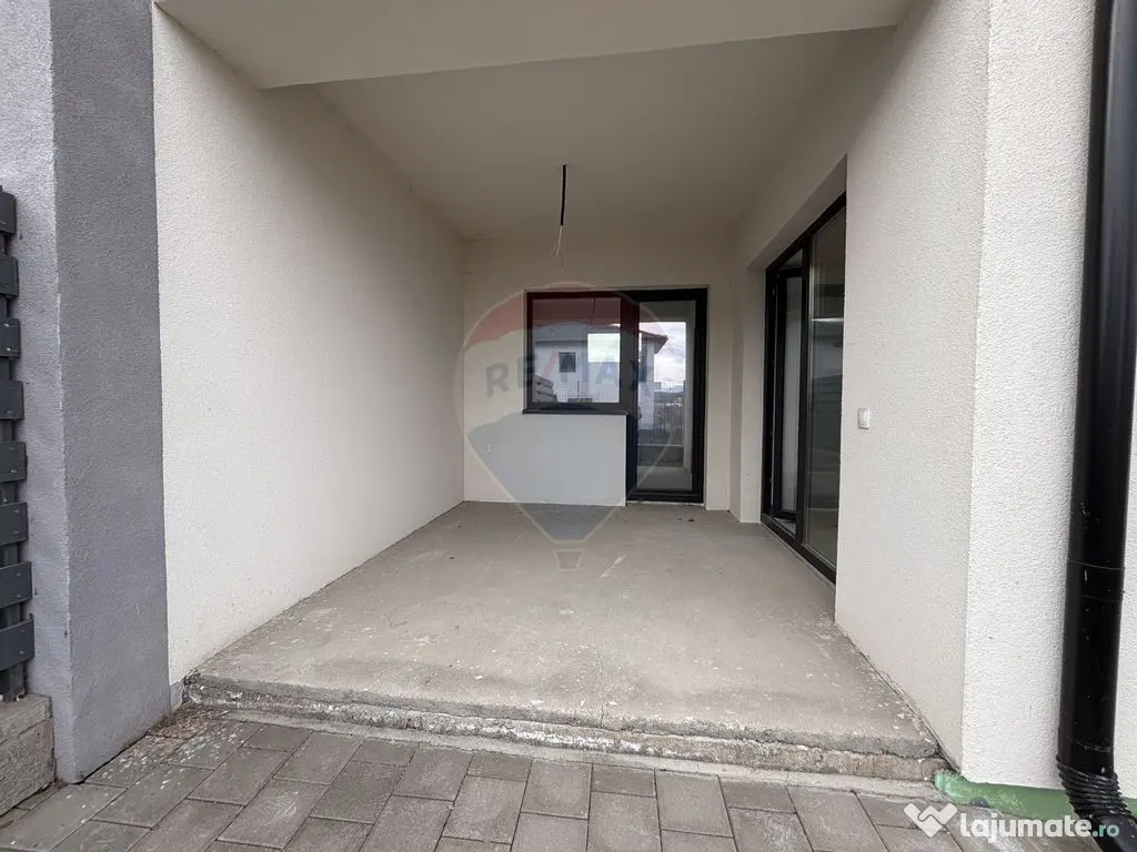 Casă / Vilă cu 4 camere de vânzare 