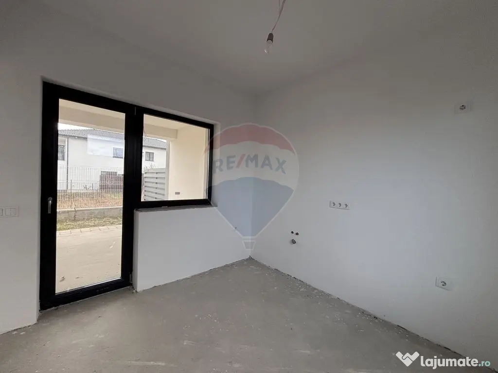 Casă / Vilă cu 4 camere de vânzare 