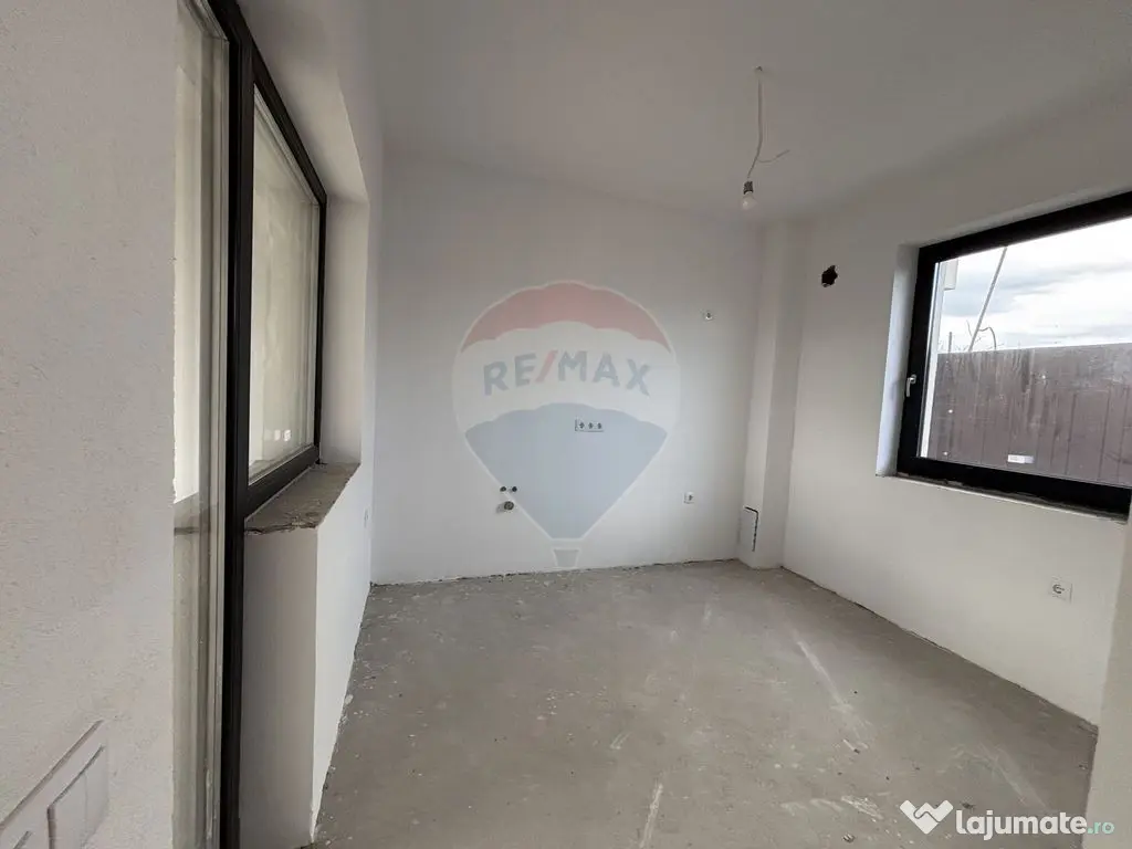 Casă / Vilă cu 4 camere de vânzare 