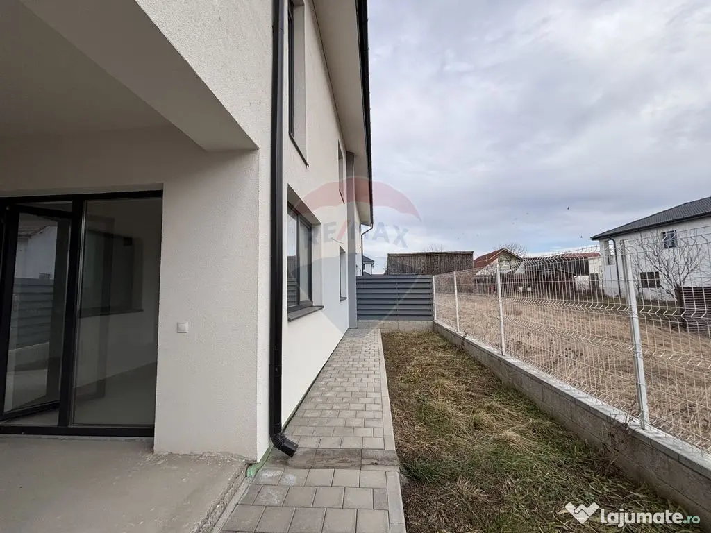 Casă / Vilă cu 4 camere de vânzare 