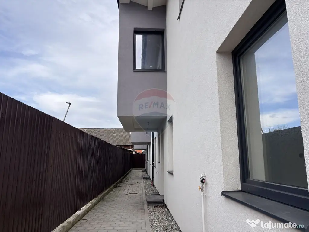 Casă / Vilă cu 4 camere de vânzare 