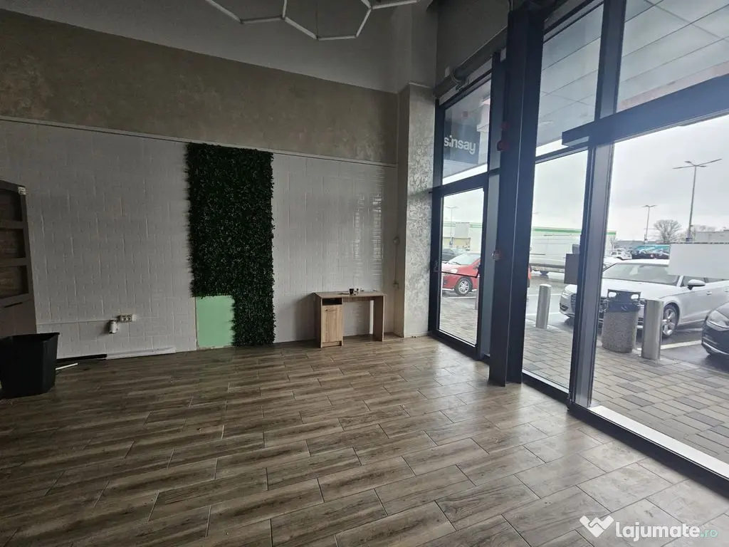 Spațiu comercial de închiriat – Shopping Park, Bd. Ni... 