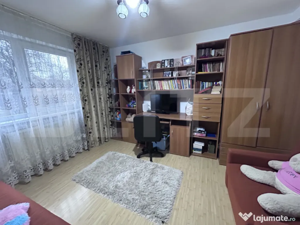 Apartament 3 camere, 68 mp, zona 9 Mai - Aleea Teilor