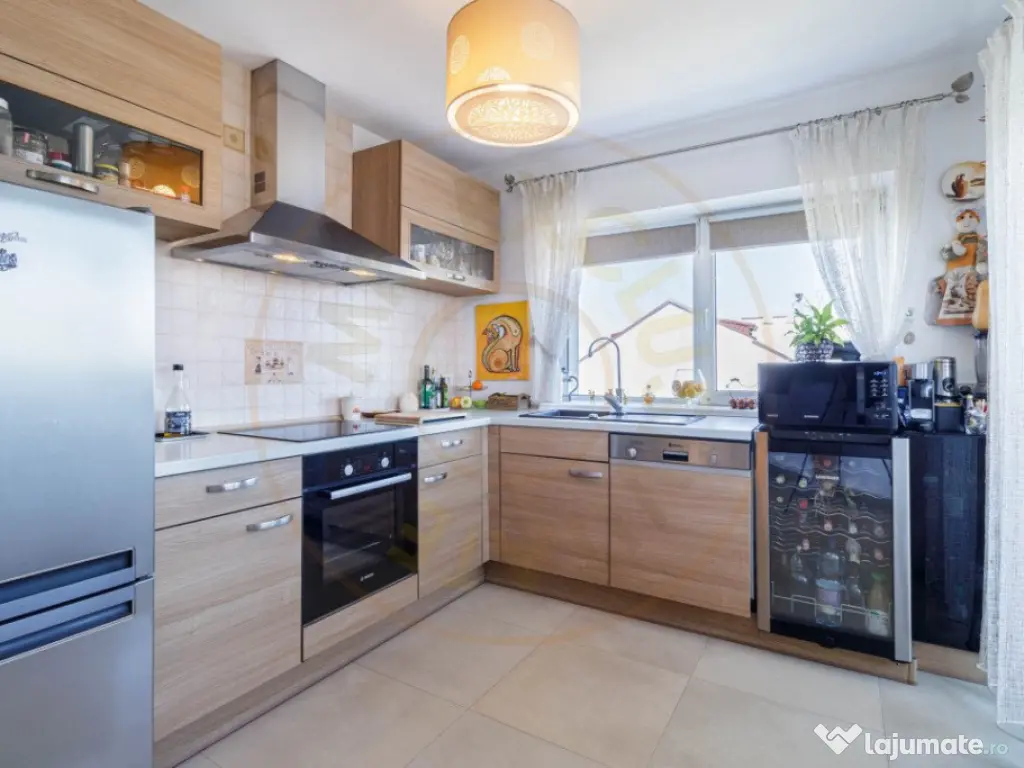 Clădire modernă, versatilă, cu terasă panoramică – lo 