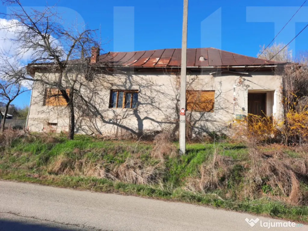 Casa de vanzare, necesita revonare, 200 mp+10.000 mp teren -