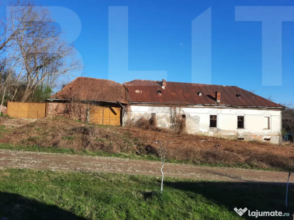 Casa de vanzare, necesita revonare, 200 mp+10.000 mp teren -