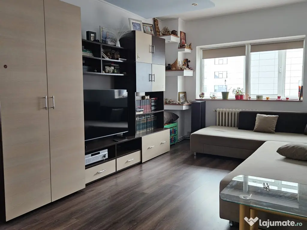 Apartament 3 camere, 80 mp, decomandat, etaj 3/4, Poitiers Continental 