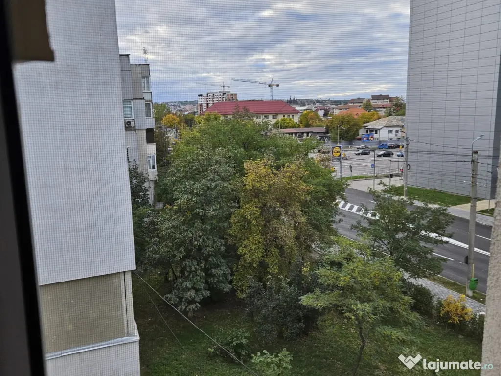 Apartament 3 camere, 80 mp, decomandat, etaj 3/4, Poitiers Continental 