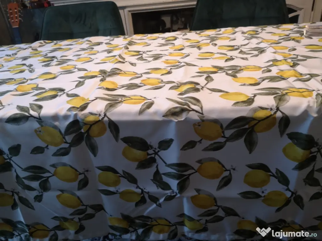 fata de masa cu lamai