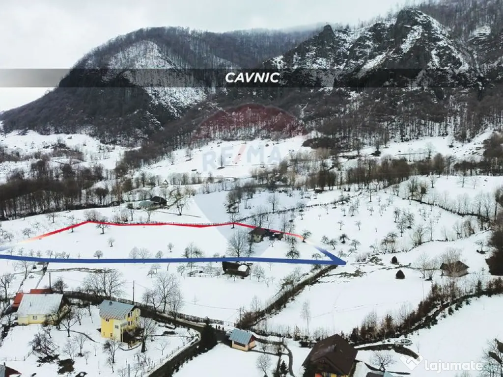Teren 826mp in CAVNIC zona Pietrele Soimului cu o priveli...