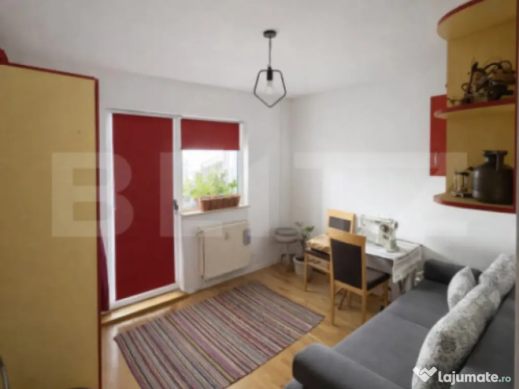 Apartament 4 camere, decomandat, 82 mp, 2 bai, etaj intermed 