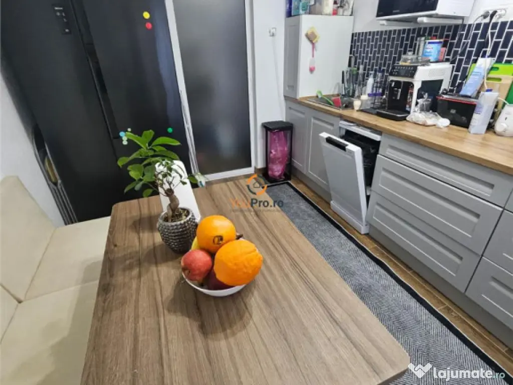 Decomandat 3 camere vedere pe doua parti zona Lipovei etaj 