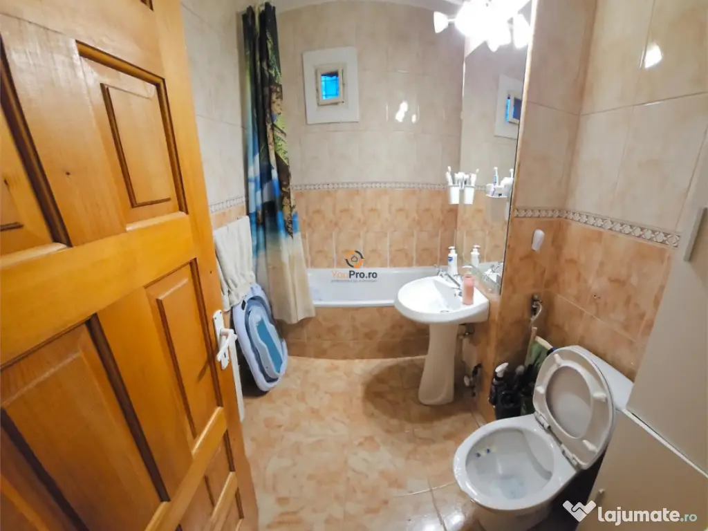 Decomandat 3 camere vedere pe doua parti zona Lipovei etaj 