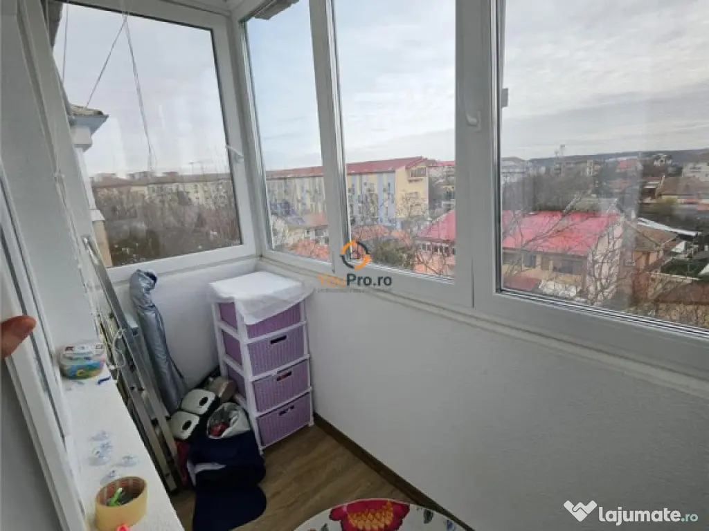 Decomandat 3 camere vedere pe doua parti zona Lipovei etaj 