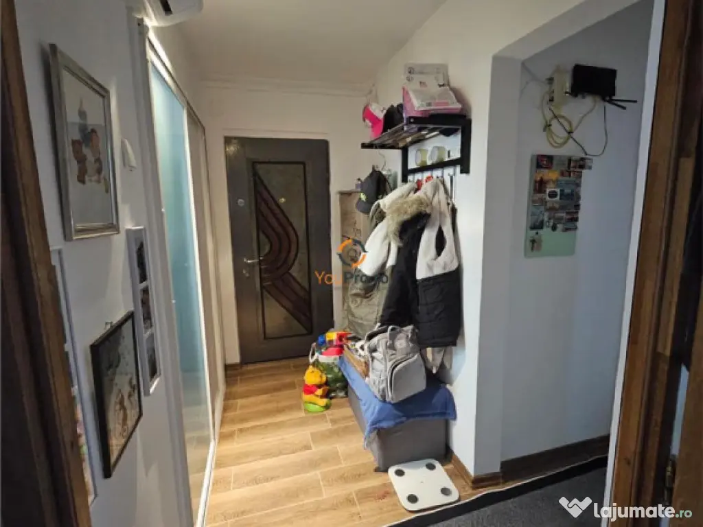 Decomandat 3 camere vedere pe doua parti zona Lipovei etaj 