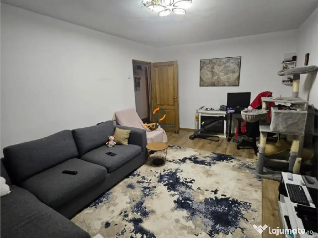 Decomandat 3 camere vedere pe doua parti zona Lipovei etaj 