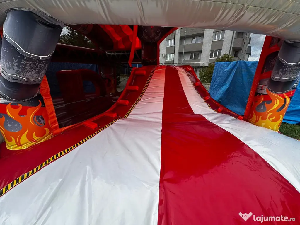 Tobogan castel gonflabil copii masina pompieri folosit 3 luni 