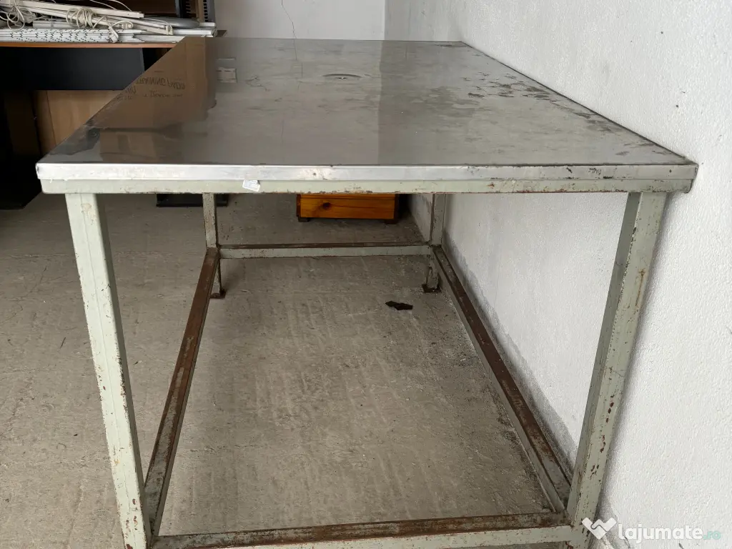 Masa lucru din metal 