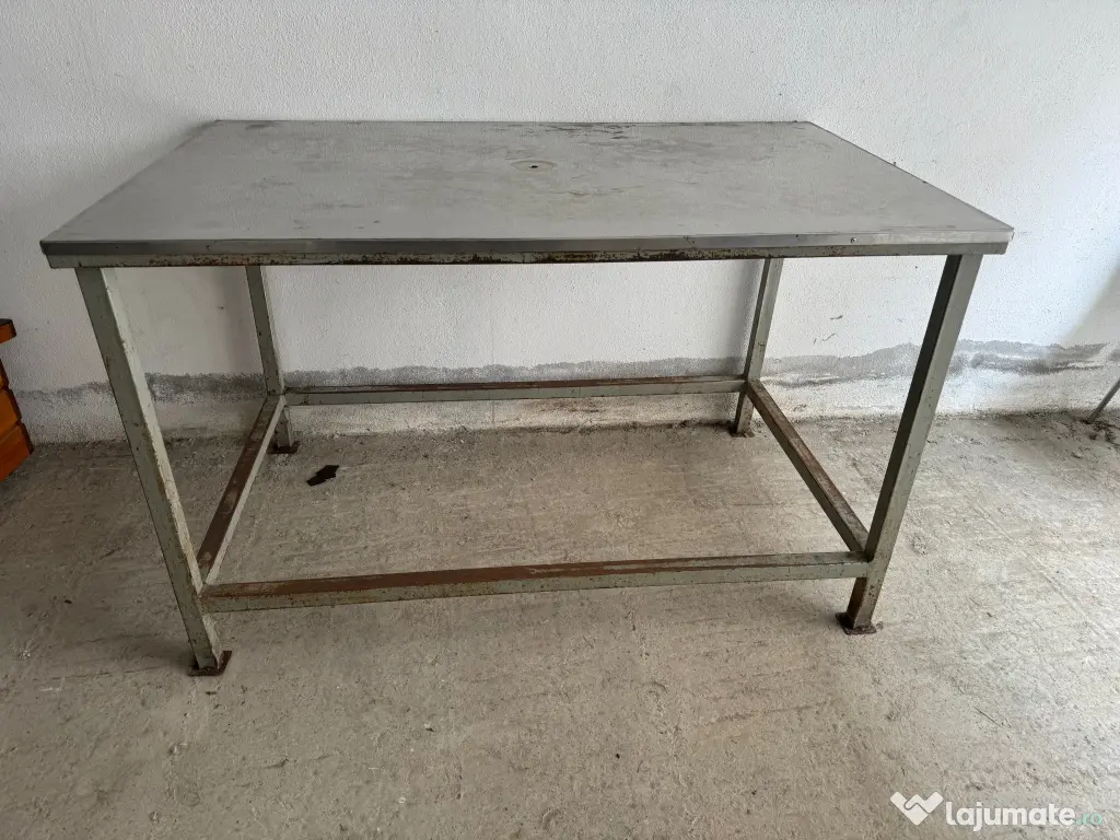 Masa lucru din metal 