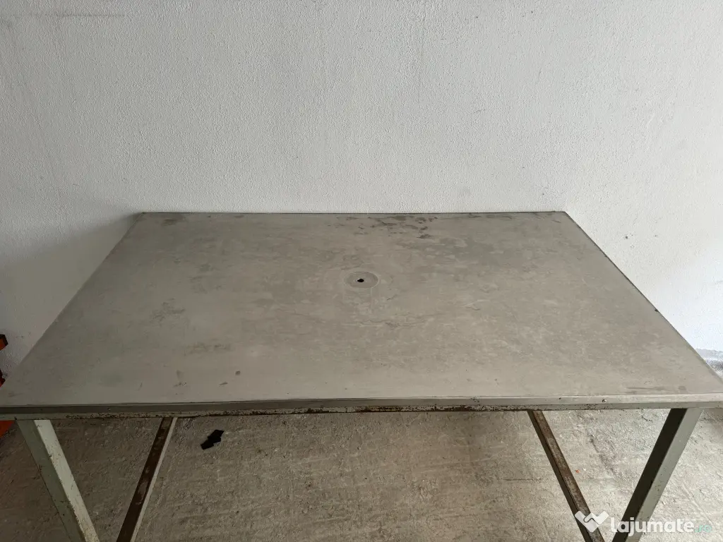 Masa lucru din metal 