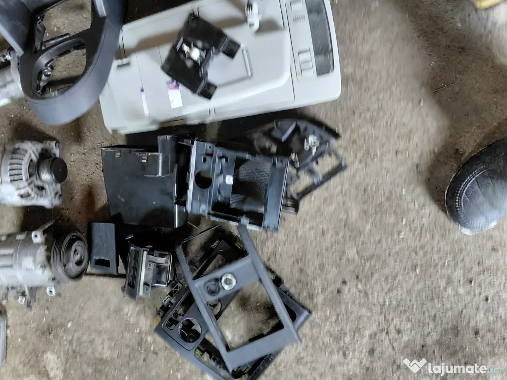 Vand diferite piese vw touran 1.9 cod bls 