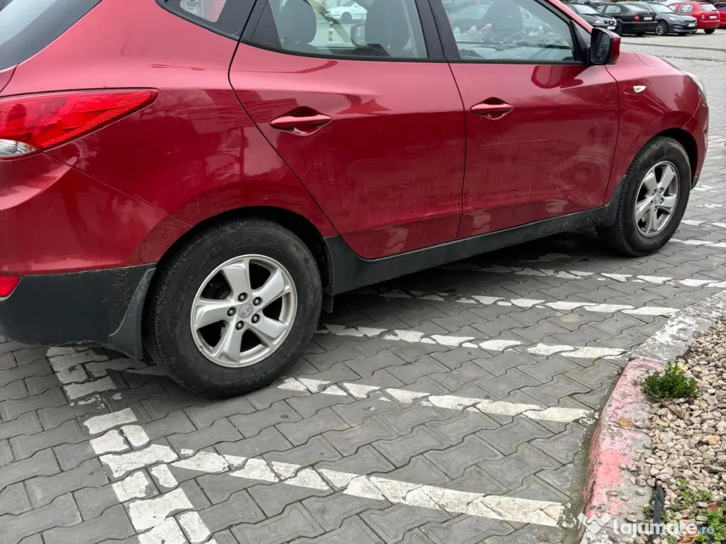 Hiundai ix35 Particular , ofer certificat fiscal