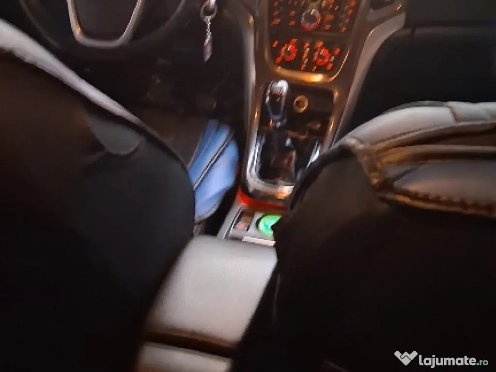 vând Opel Astra j 