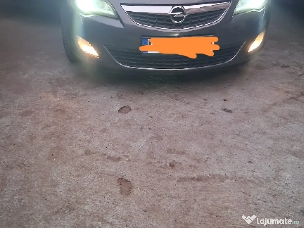 vând Opel Astra j 