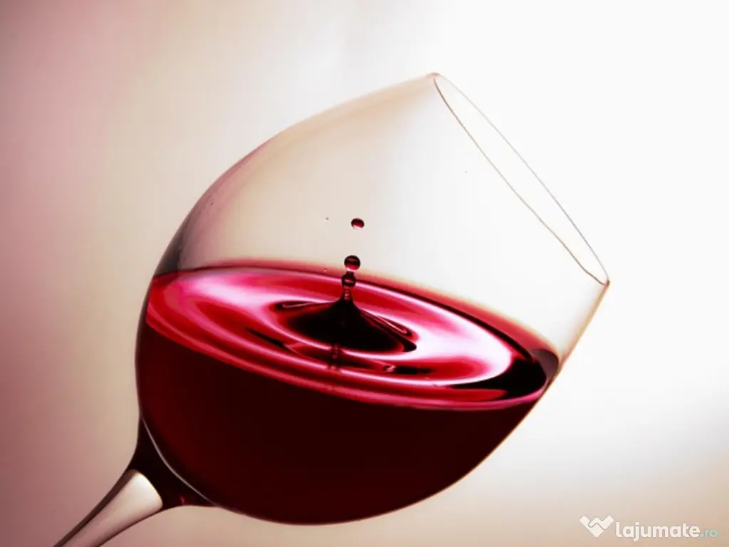 Vin de tara din struguri capsunica neagra 