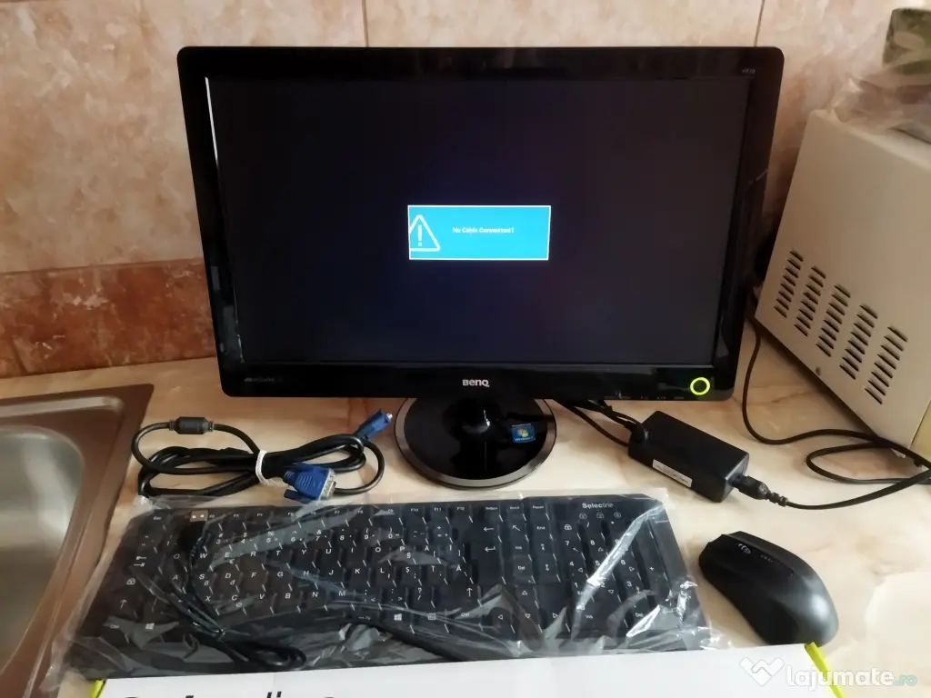 Monitor LCD BenQ + Cadou: Tastatura (Noua) si Mouse Optic (Wireless)