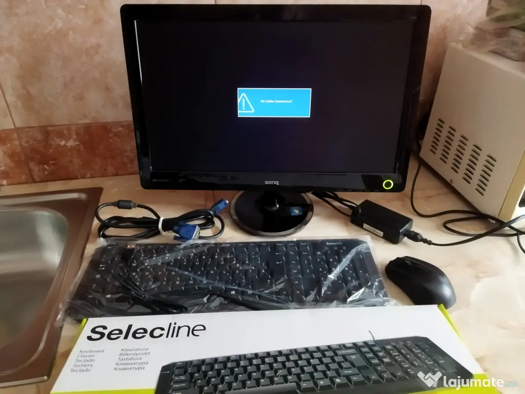 Monitor LCD BenQ + Cadou: Tastatura (Noua) si Mouse Optic (Wireless)