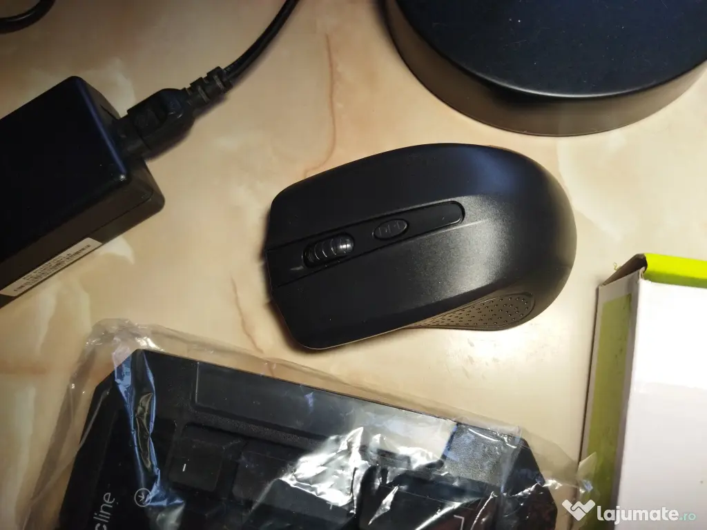 Monitor LCD BenQ + Cadou: Tastatura (Noua) si Mouse Optic (Wireless)