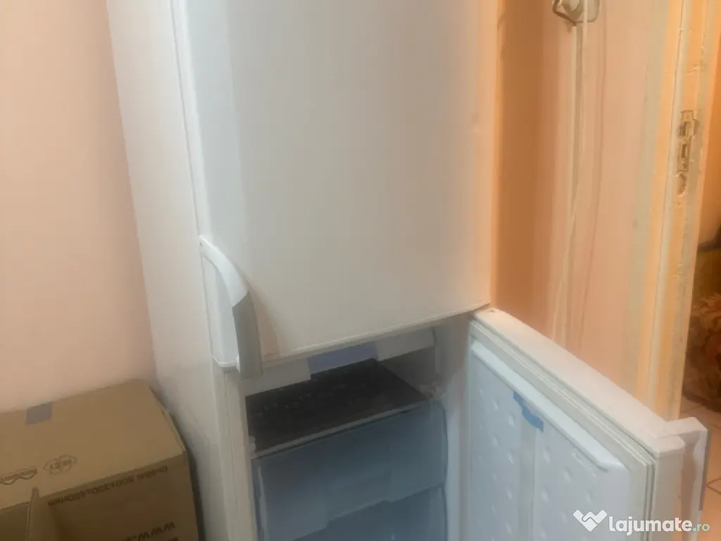 Frigider cu congelator 