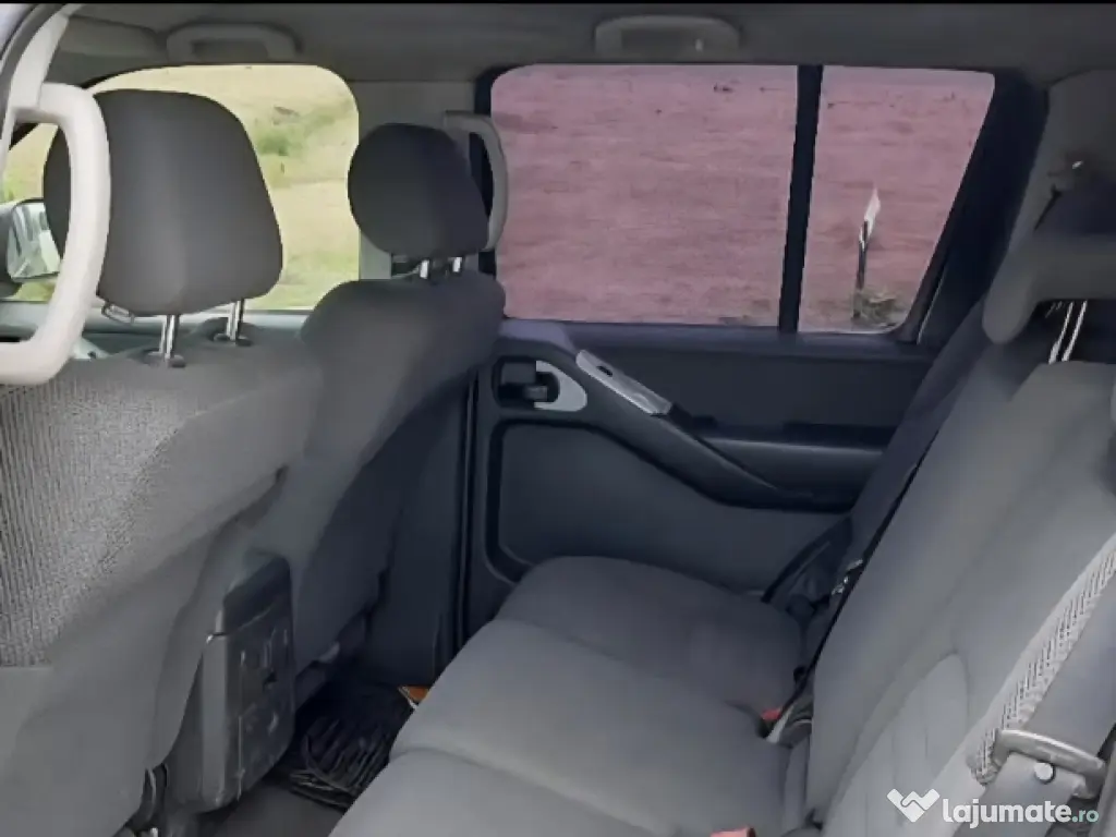 Vând Nissan Pathfinder 4x4, 2,5 dci 177 cp, 7 locuri, cu doar 151000 km rulați 