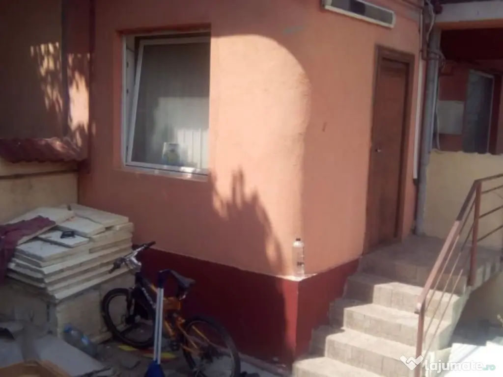 Garsonieră și curte Trivale Pitesti (reducere)