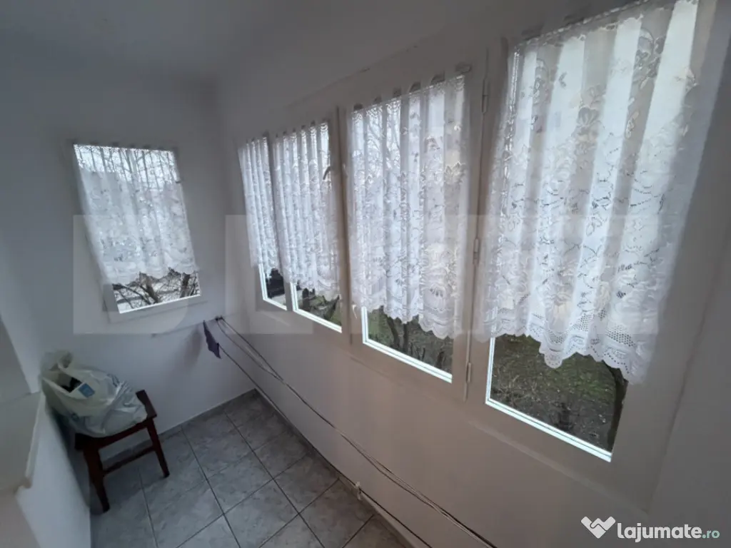 Apartament 3 camere decomandat, 70 mp, zona Cetate 